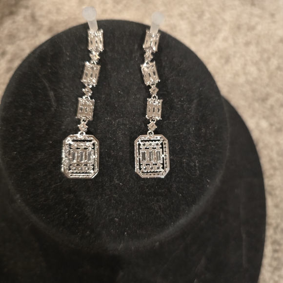 Stunning Silver Crystal Drop Earrings - Picture 15 of 15